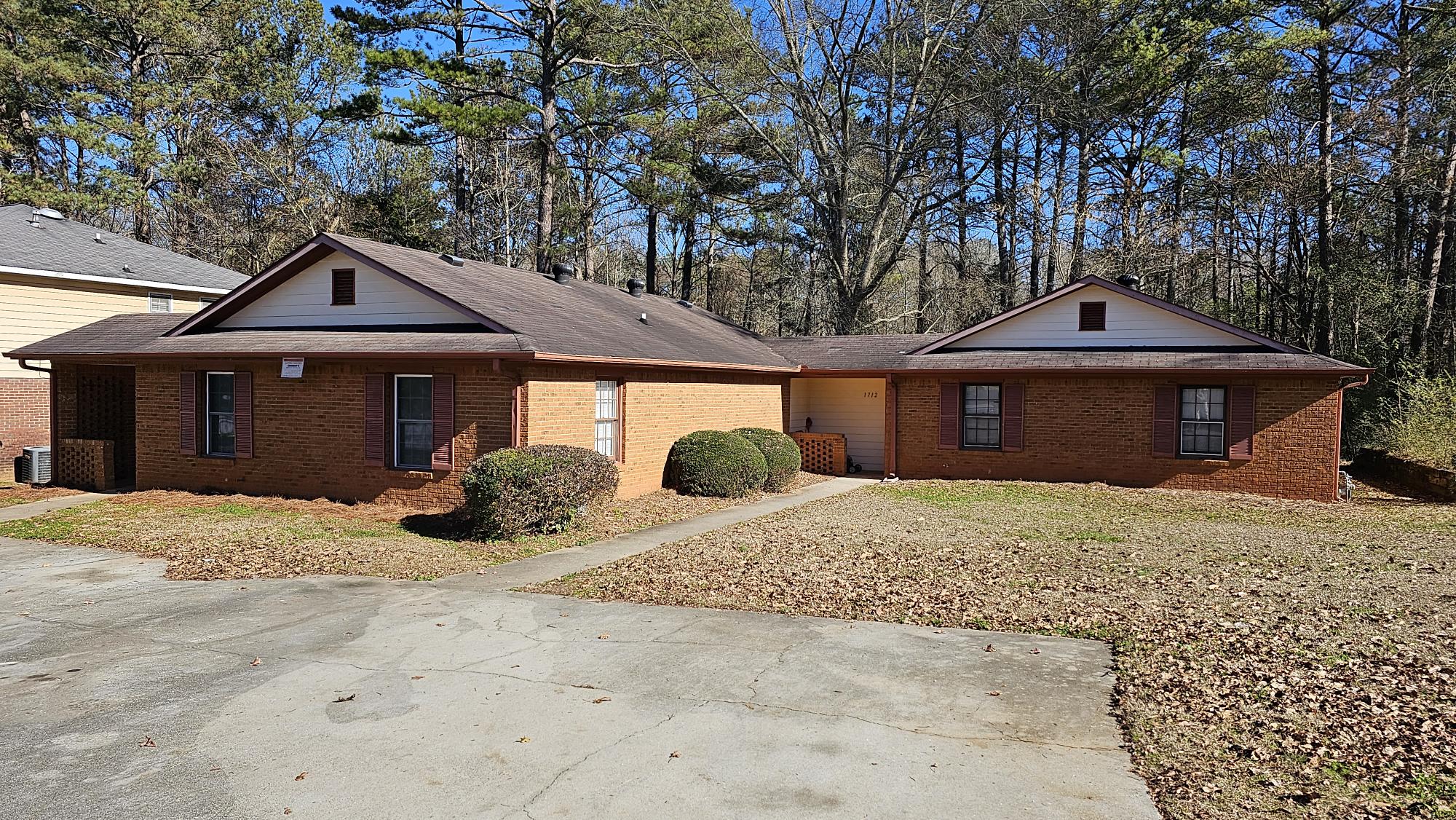 1714 Riverside Ct. NE